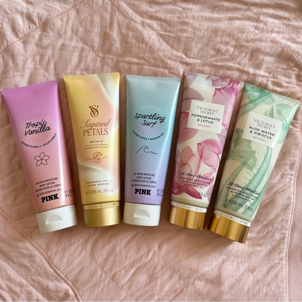 Last Act ‼️ Pink Victoria's Secret Gift Set of body lotion for women